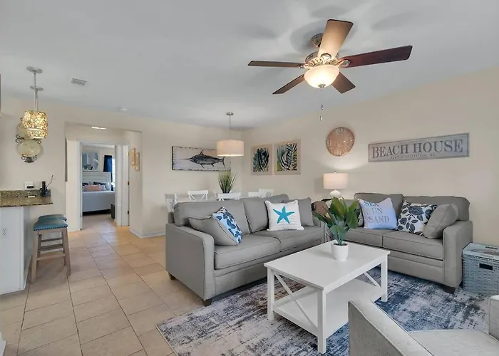 2bd 2ba 1st Floor Walk To *