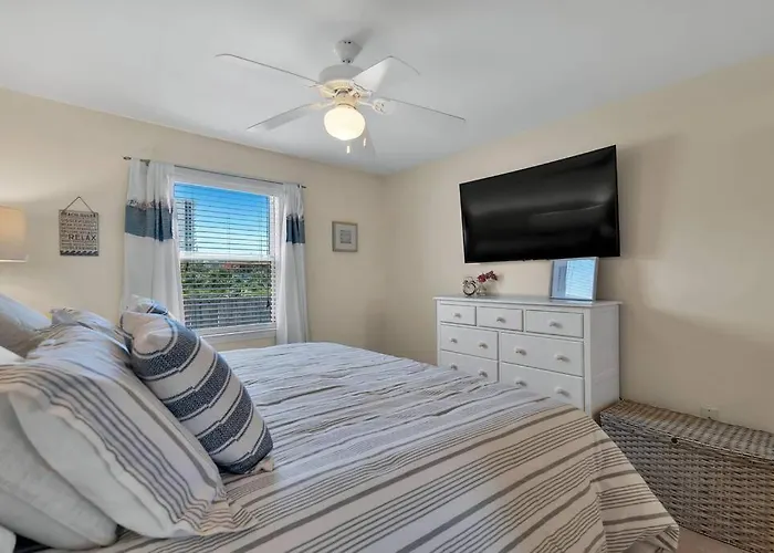 2bd 2ba 1st Floor Walk To