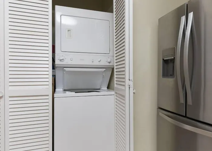 2bd 2ba 1st Floor Walk To