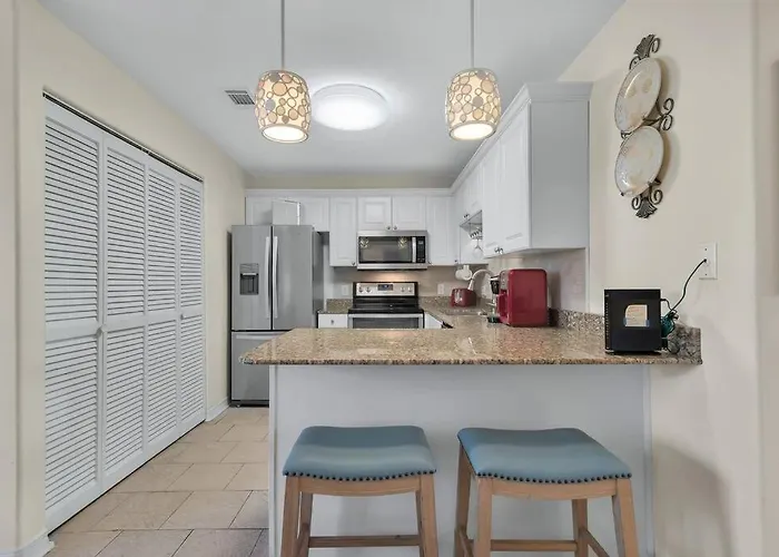 2bd 2ba 1st Floor Walk To Gulf Shores