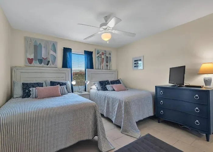 2bd 2ba 1st Floor Walk To *