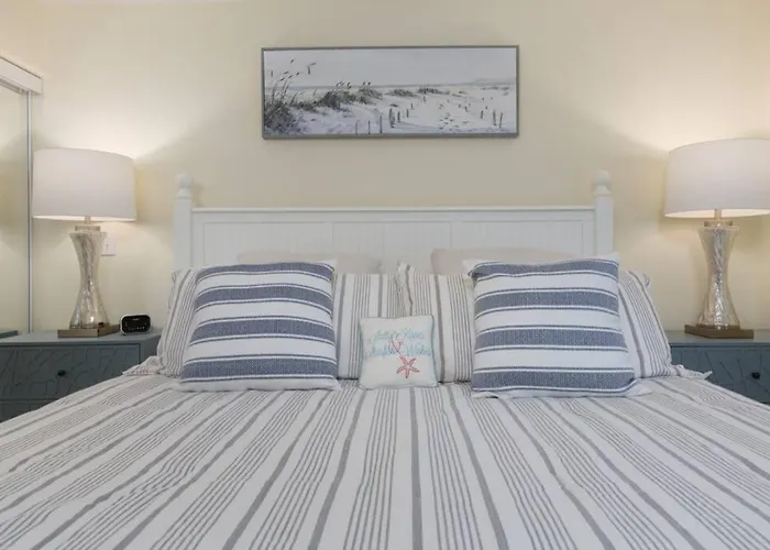 Apartment 2bd 2ba 1st Floor Walk To *