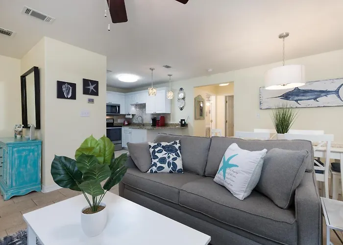 2bd 2ba 1st Floor Walk To Apartment *
