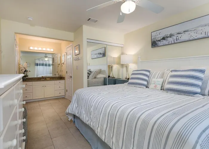 2bd 2ba 1st Floor Walk To Apartment